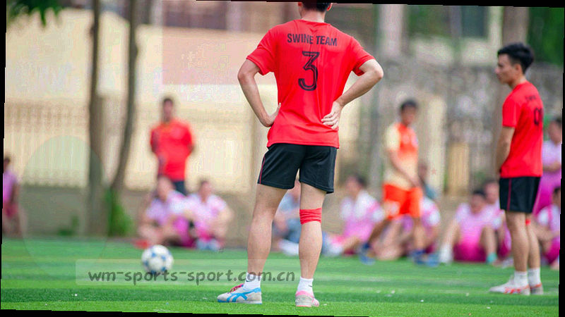 数据回放界面在比赛瞬间显示控球率变化，屏幕有亮橙色标记